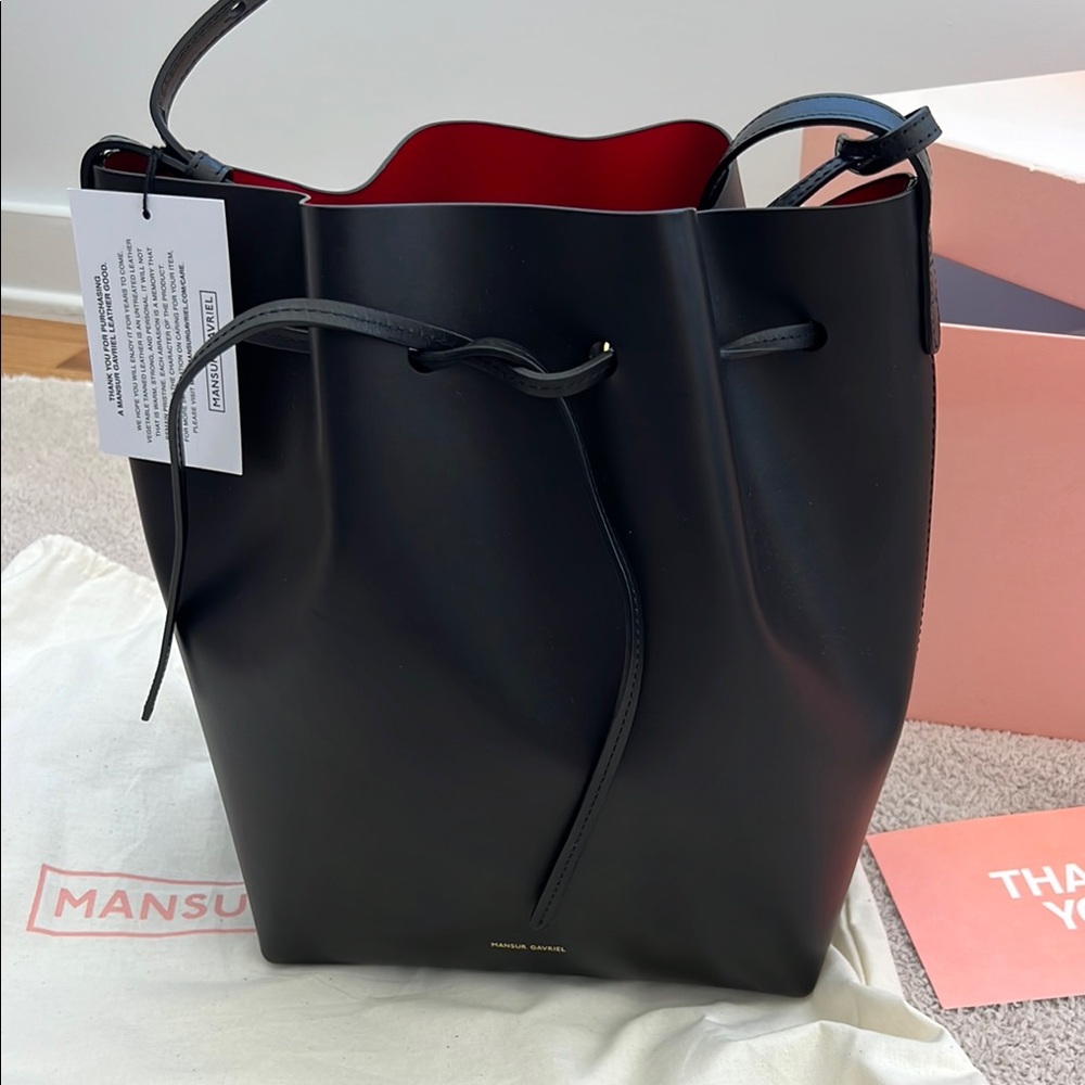 NWT Mansur Gavriel Iconic Bucket Bag with Minimalist Design